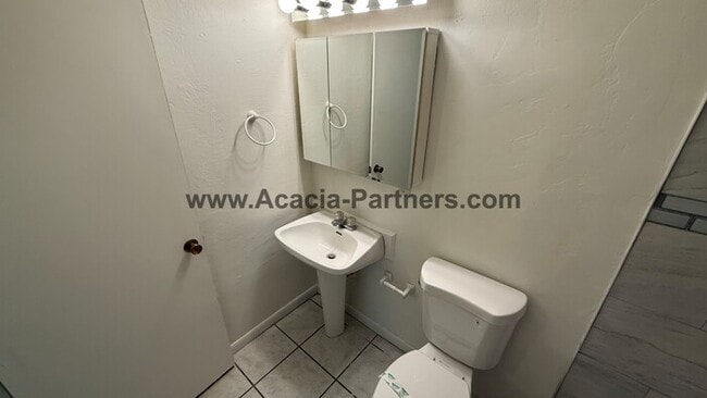 Building Photo - Eastside 3 Bedroom 2 Bath