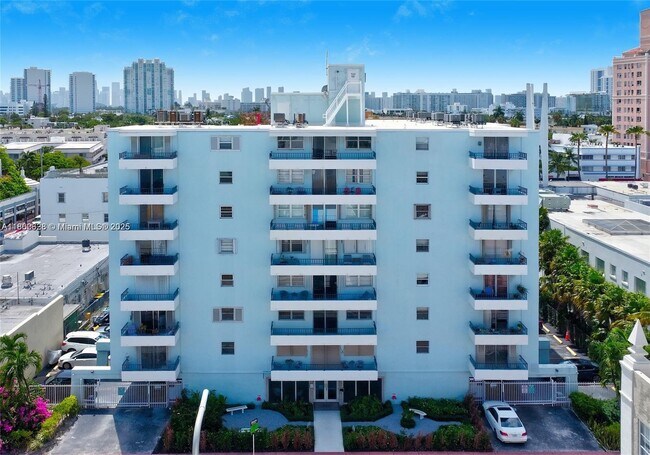 Building Photo - 720 Collins Ave
