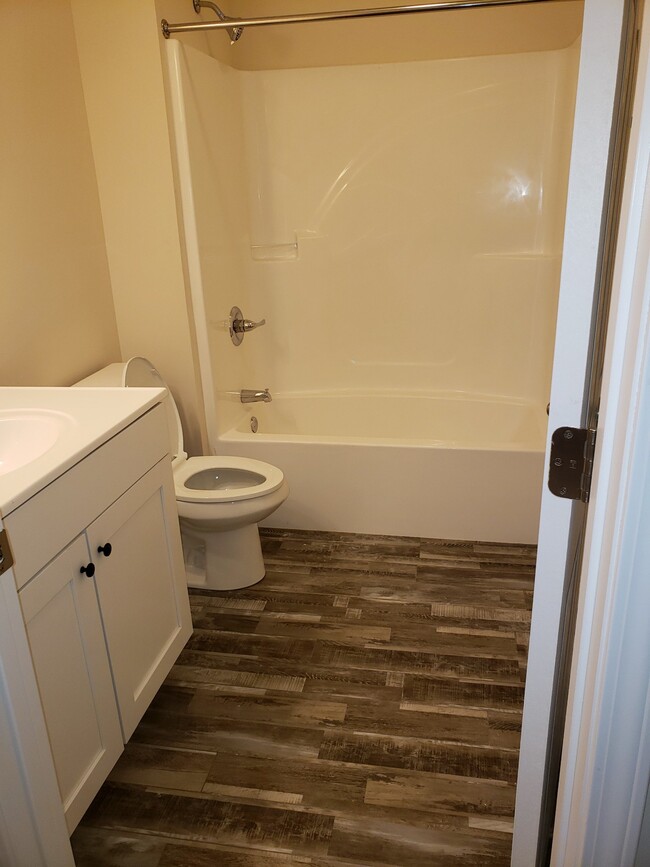 Building Photo - 35 Woodland Oaks Dr