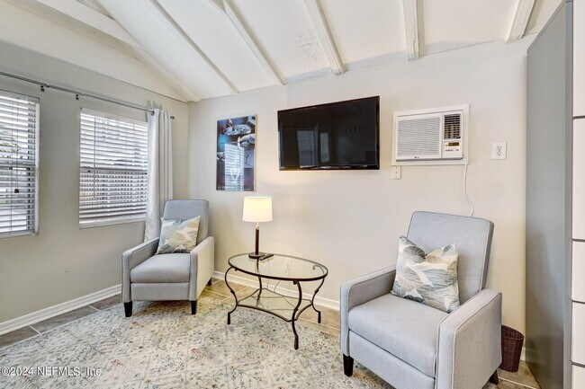 Building Photo - 1427 River Oaks Rd