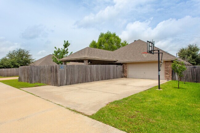 Building Photo - 1120 Eagle Ave