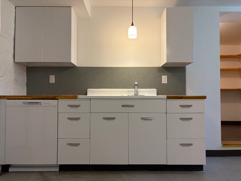 Building Photo - 1530 S 4th St