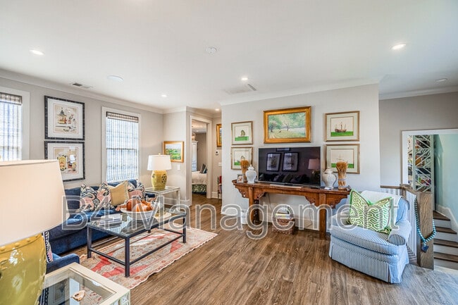 Building Photo - 103 Alester Square