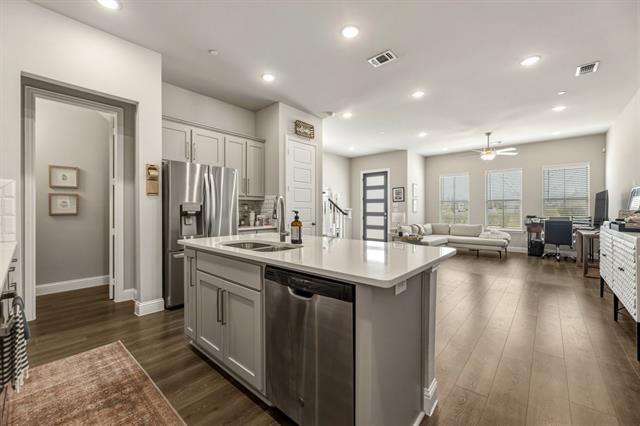 Building Photo - 4937 Barcelona Ave