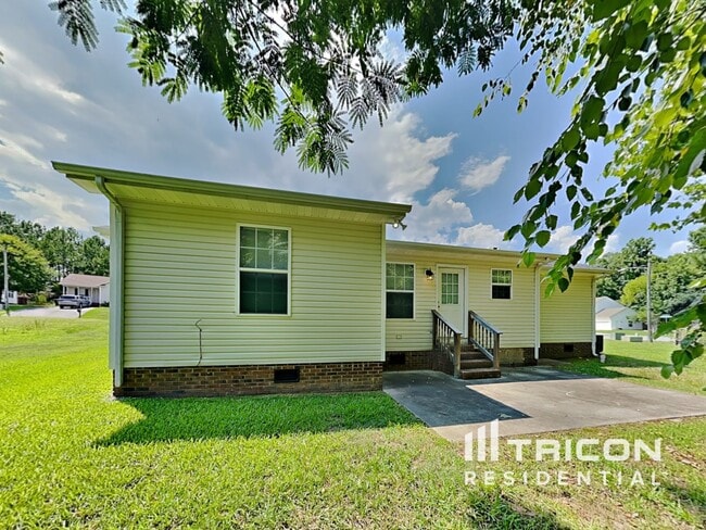 Building Photo - 1657 Lemming Dr SE