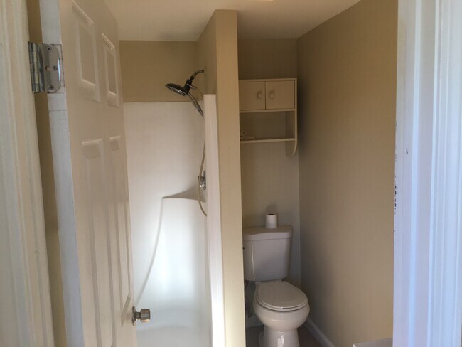 Building Photo - 635 Somerville Ave