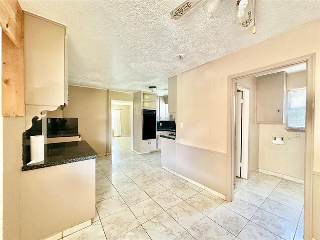 Building Photo - 4303 Balcones Dr