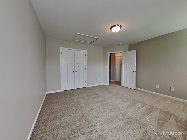 Building Photo - 877 Juno Dr