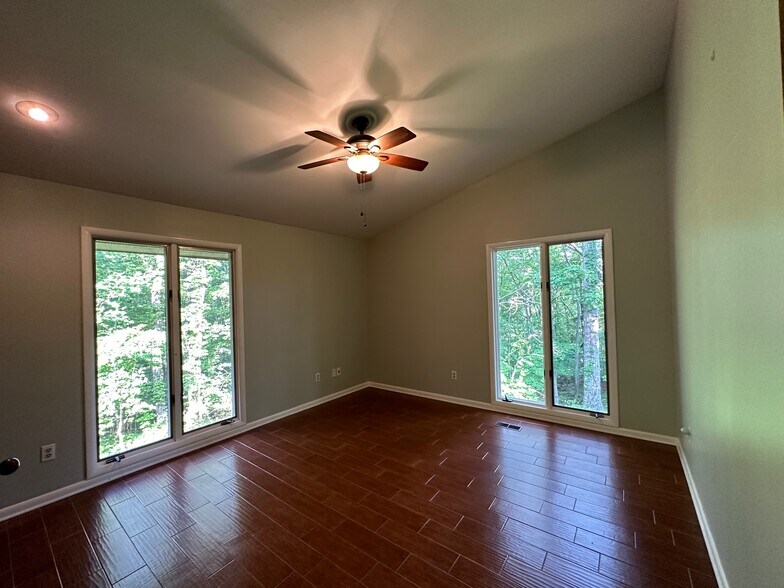 Building Photo - 66 Whispering Pines Dr