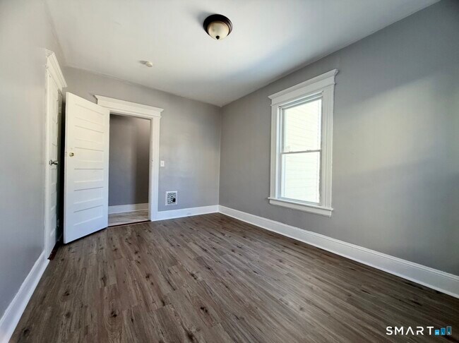 Building Photo - 119 Sherwood Ave