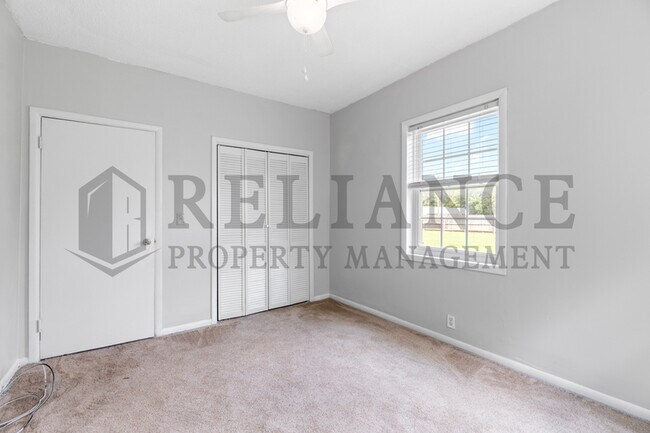 Building Photo - 418 N Florence St