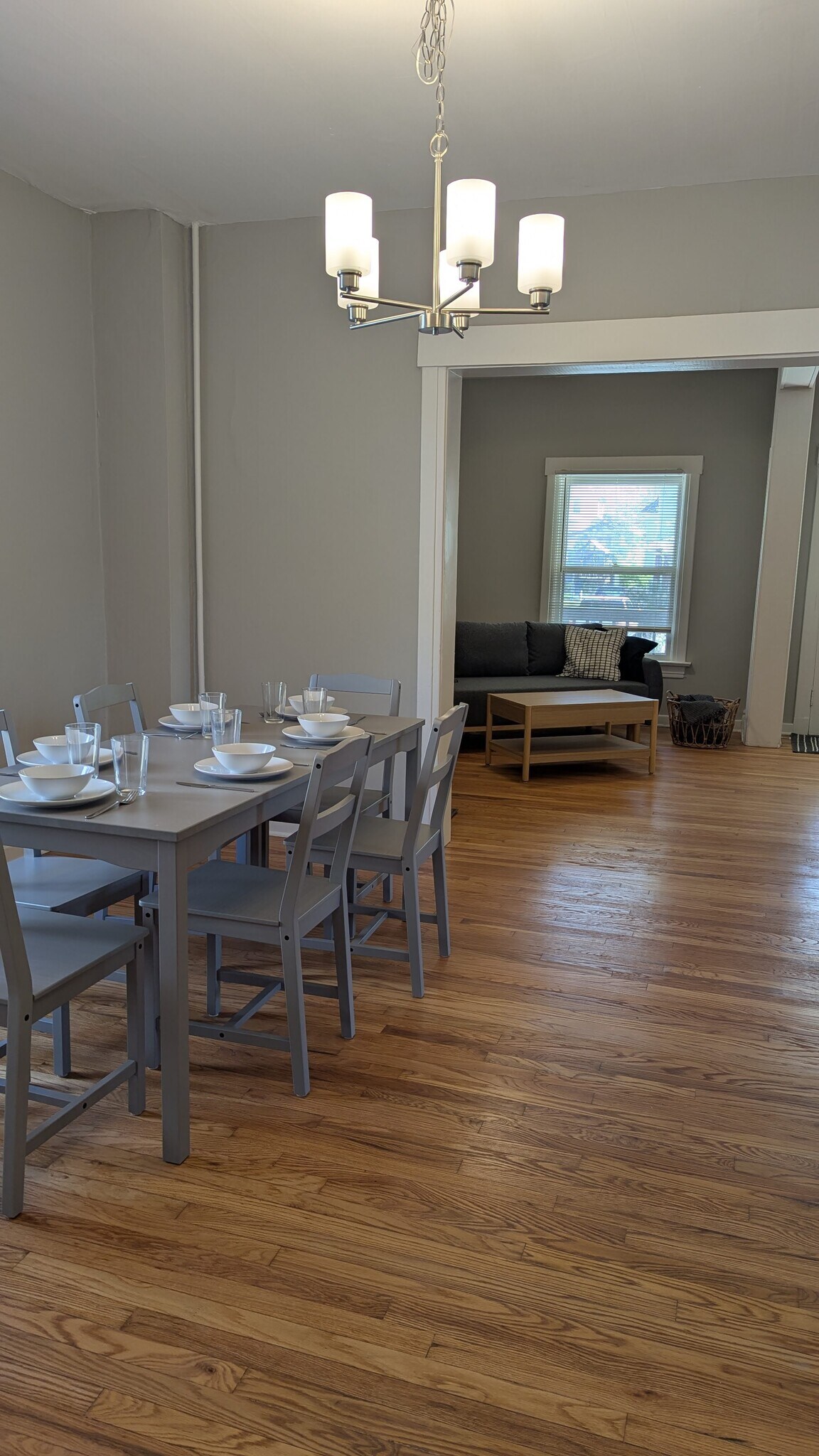 Dining table comfortably seats 6 - 4216 Mercier St