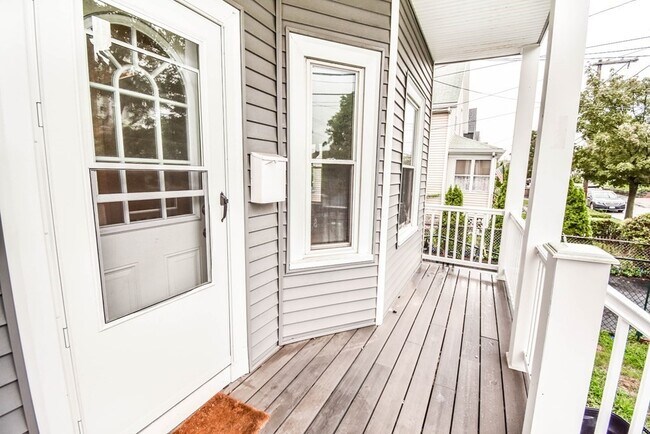 Building Photo - 86 Edwards St