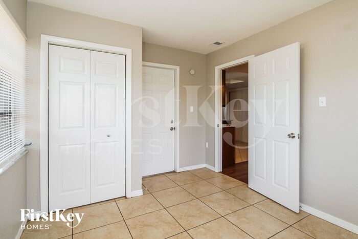 Building Photo - 8241 Hixton Dr