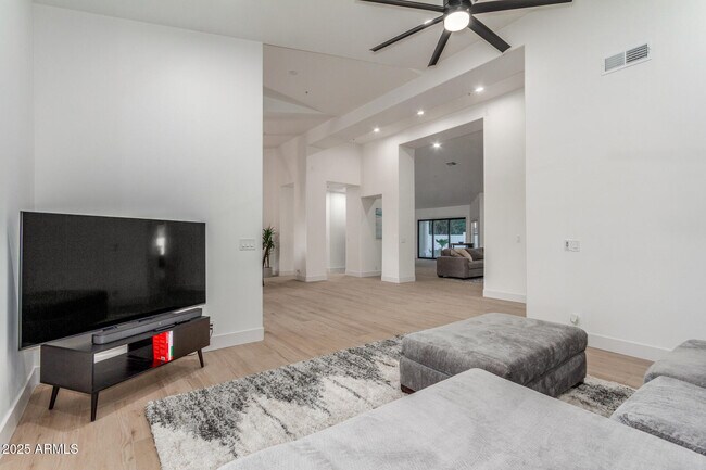 Building Photo - 8156 E Questa Rd