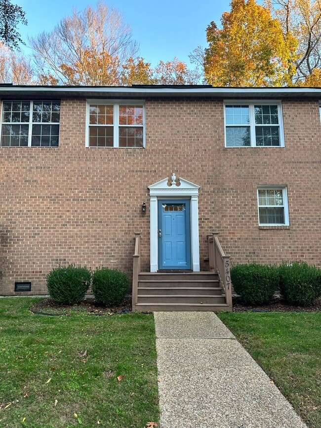 Building Photo - Townhouse in Chisel Run! Available Now