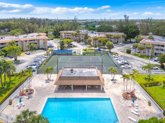 Building Photo - 7400 Miami Lakes Dr
