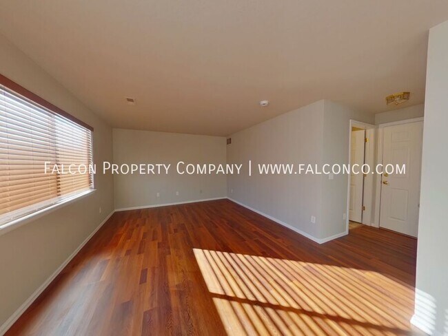 Building Photo - 6239 Hartman Dr