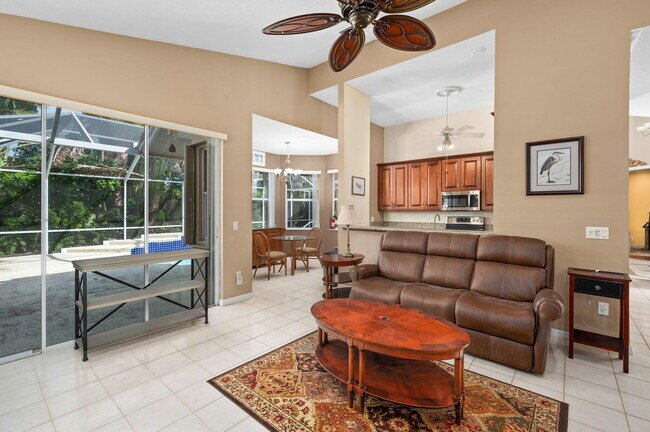 Building Photo - 1736 SW Mockingbird Dr