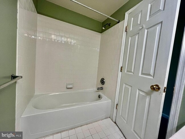 Building Photo - 7504 Lamoyne Ct