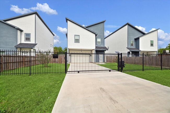 Building Photo - 10209 Ashville Dr