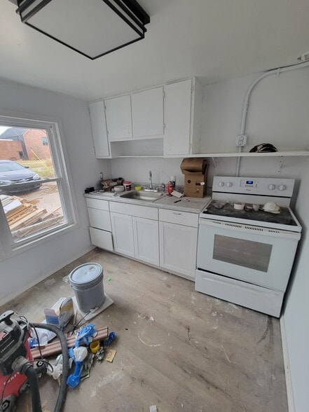 Building Photo - 513 W 7th Ave