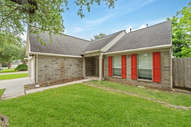 Building Photo - 3909 Greenwood Dr