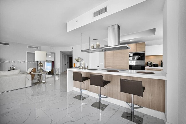 Building Photo - 17111 Biscayne Blvd