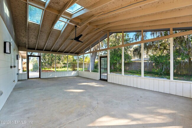 Building Photo - 2915 Holly Bay Rd