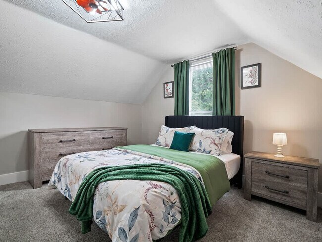 Building Photo - 681 Washington St