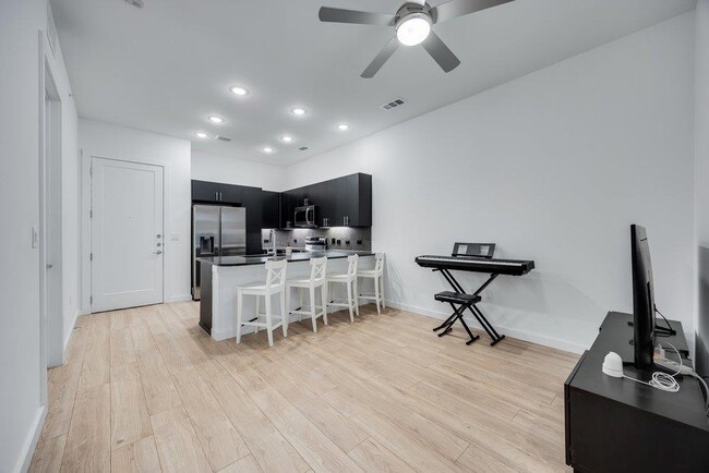 Building Photo - 4801 Springdale Rd