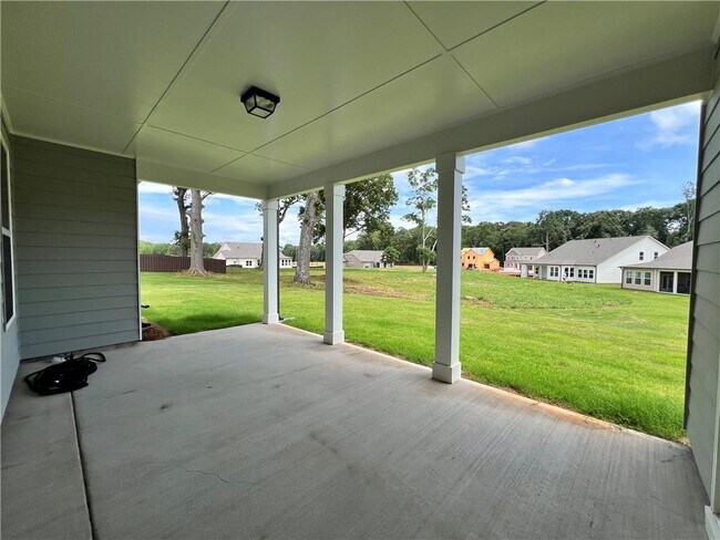 Building Photo - 905 Winding Rose Dr