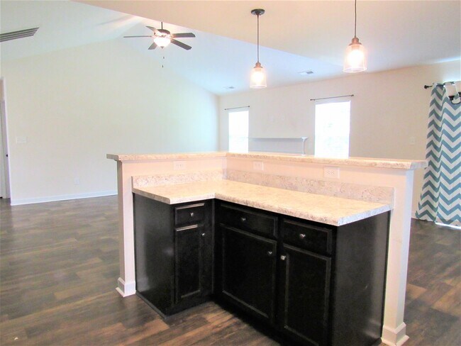 Building Photo - 136 Laredo Dr