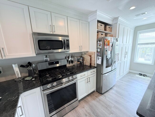 Building Photo - 206 Snug Harbour Dr
