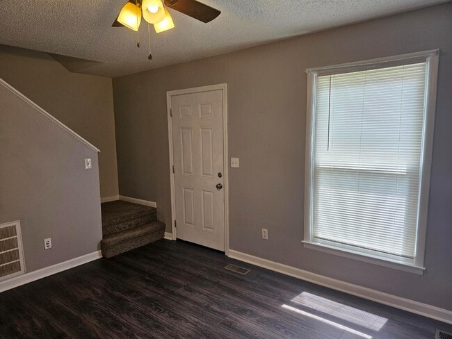 Building Photo - 321 Emerald Dr
