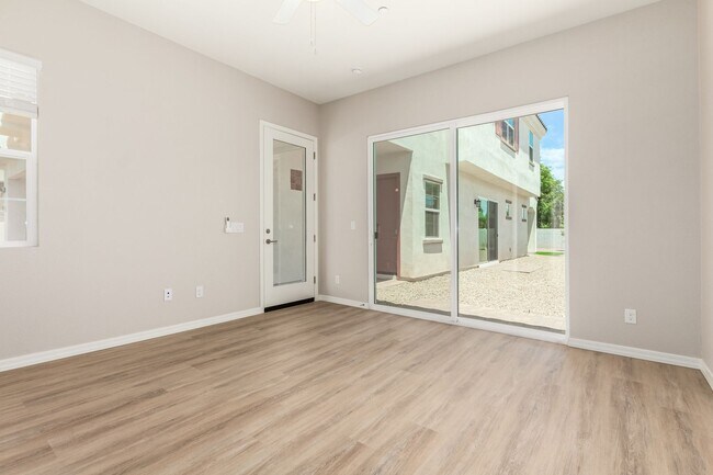 Building Photo - Gilbert Large 5 Bed 4.5 Bath Home with