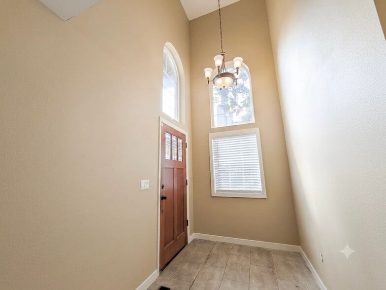 Building Photo - 17147 Warren Ct