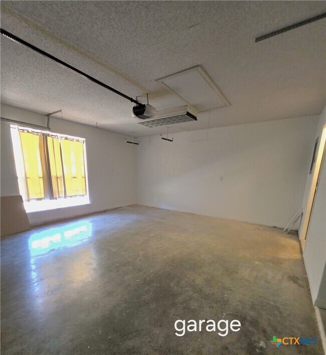Building Photo - 3081 Colorado Dr