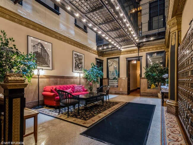 Building Photo - 2800 N Pine Grove Ave