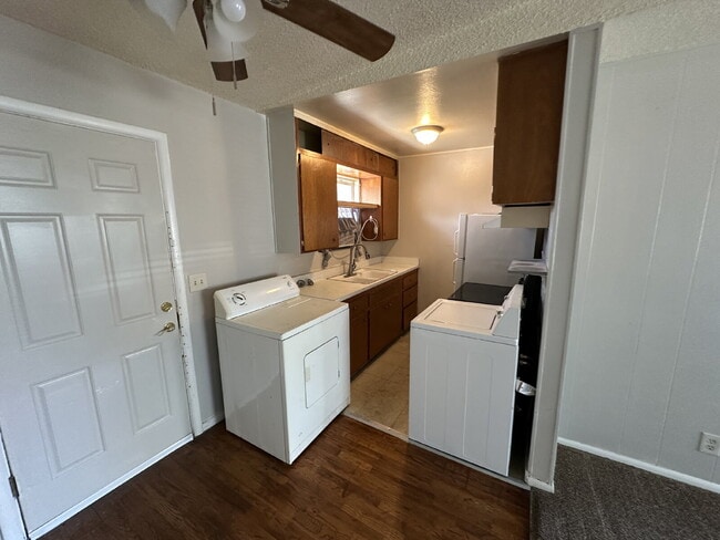 Building Photo - 3423 W Good St