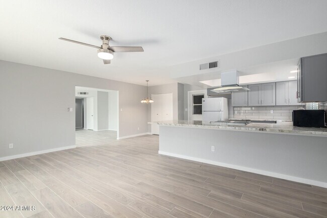 Building Photo - 7249 W Medlock Dr