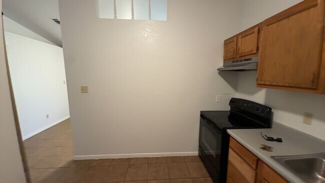 Building Photo - 2 Bed / 1 Bath Duplex Unit In Killeen