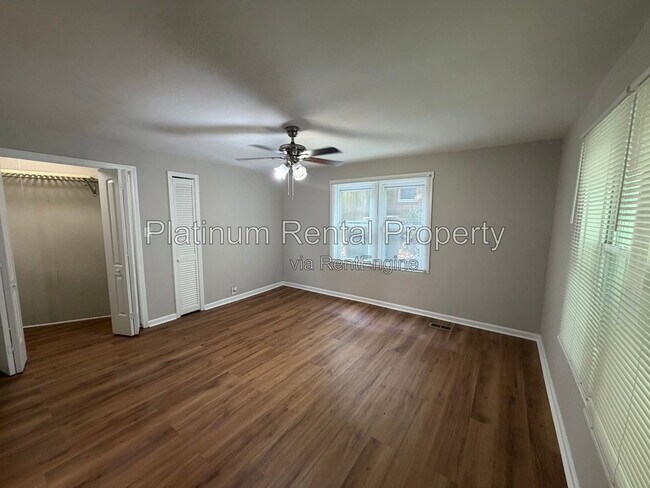Building Photo - 3224 Forrest Hills Dr SW