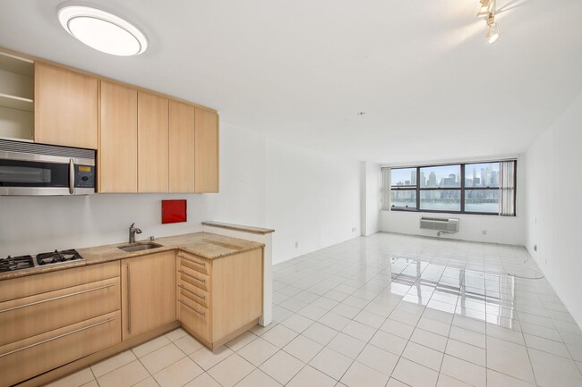 Primary Photo - 7000 John F. Kennedy Blvd