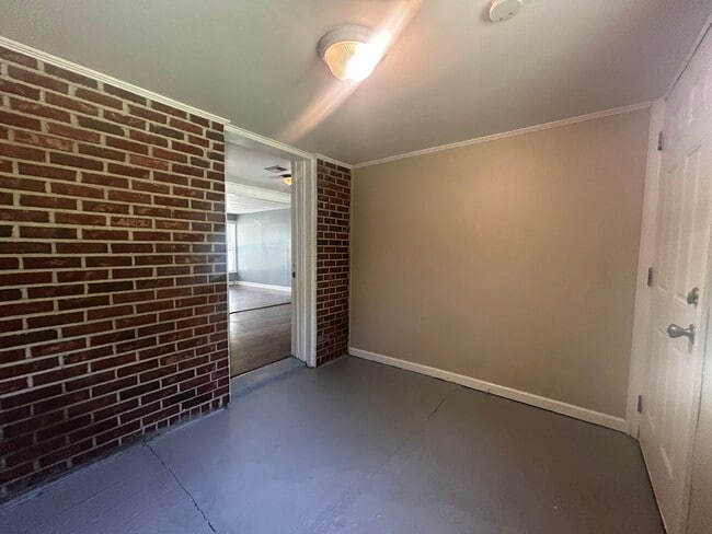 Building Photo - 461 Sweetwater Cir