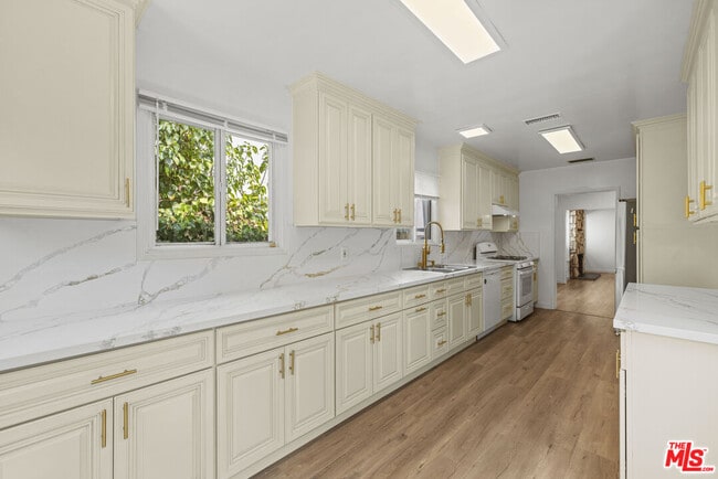 Building Photo - 1511 Edris Dr