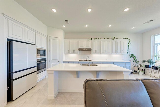 Building Photo - 1405 Golden Celebration Bend