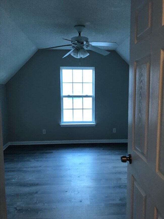 Building Photo - Nice home