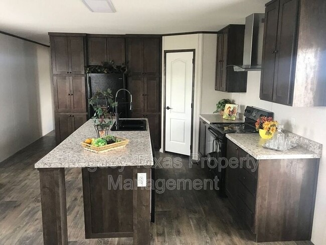 Building Photo - 800 N Old Betsy Rd