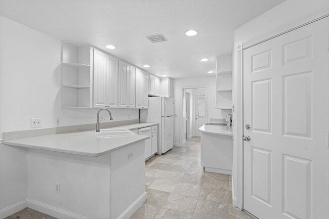 Building Photo - 2828 W Community Dr
